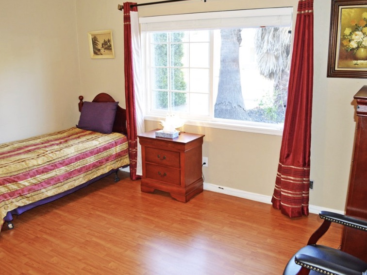 Second bedroom at Peach Pl