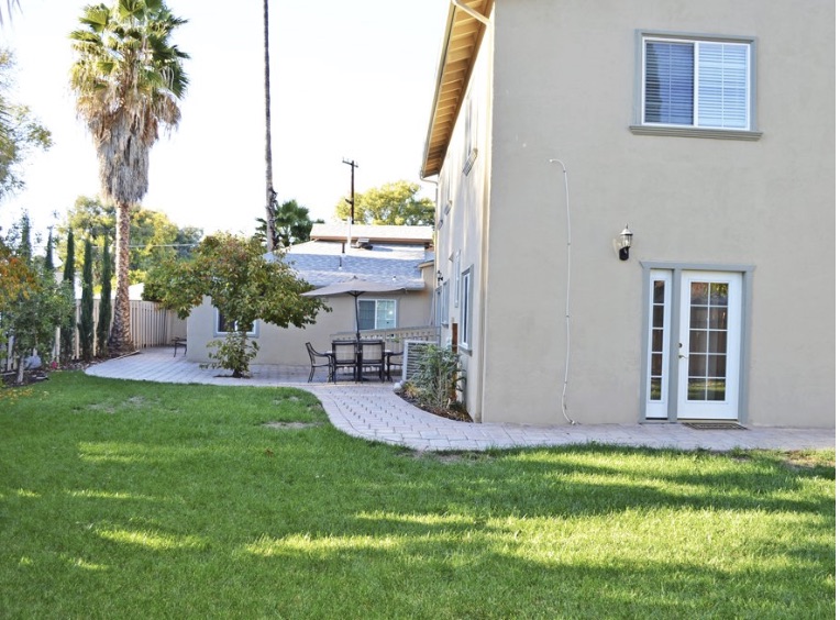 Side yard at Peach Pl